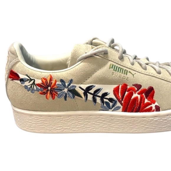 NWOT-Puma Women's Suede Classic Embroidered Floral Sneakers in Grey/White - Picture 13 of 15